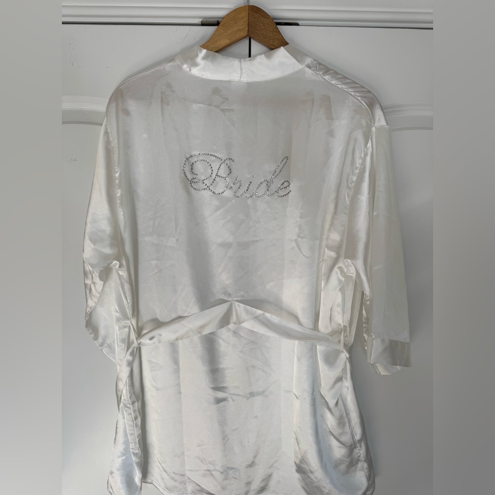 NEW Satin Rhinestone Bride Robe White NWOT Bridal Robe Classy Bride Silk… - Picture 4 of 10